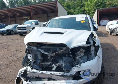 2016 Toyota Tacoma Trd Sport z USA, uszkodzony, nr VIN 3TMAZ5CN6GM006181